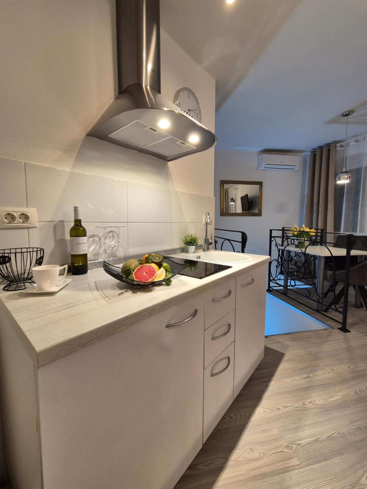 Studio Apartment Lily Rovinj Bagian luar foto